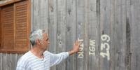 Pedro Ubirajara Santos Escobar, 58 anos, observa a marcação do Dnit