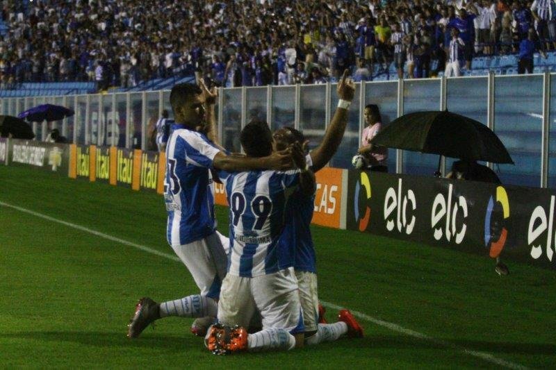 Em cl&aacute;ssico catarinense, Ava&iacute; venceu por 2 a 1