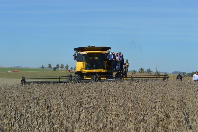 Economia ga&uacute;cha ficou acima da m&eacute;dia em 2013 gra&ccedil;as ao retorno da normalidade clim&aacute;tica que impactou a agricultura