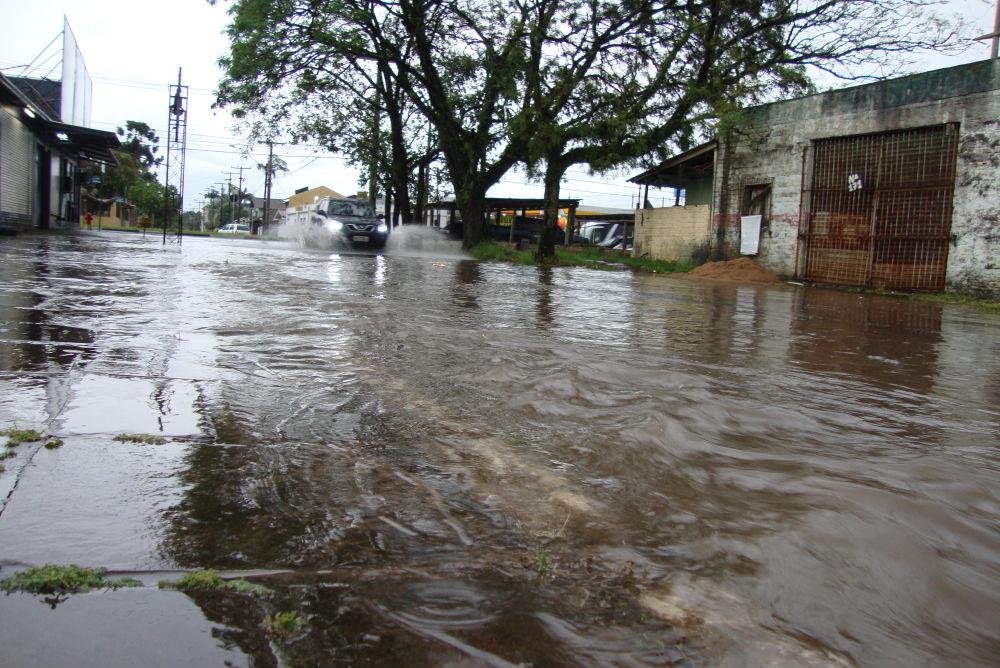 Em Novo Hamburgo diversas ruas ficaram bloqueadas pela &aacute;gua
