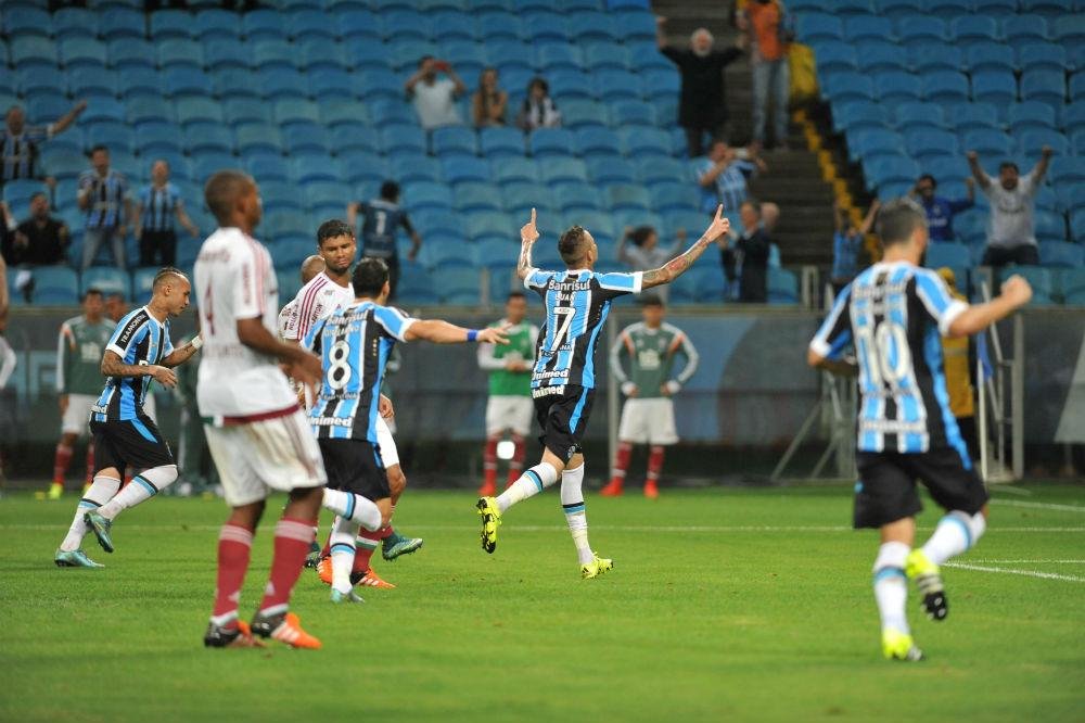 Luan marcou o gol da vit&oacute;ria em cobran&ccedil;a de p&ecirc;nalti