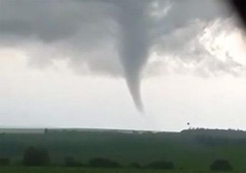 Tornado deixa 20 feridos e causa destrui&ccedil;&atilde;o no Paran&aacute;