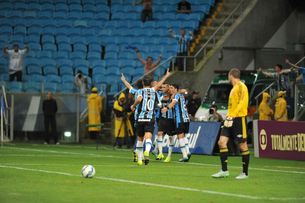 Bolzan aceita fazer "credi&aacute;rio" para manter elenco do Gr&ecirc;mio em 2016 
