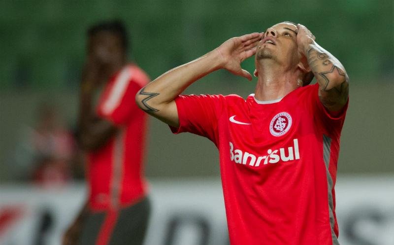 D&acute;Alessandro se envolve em confus&atilde;o com torcedores em Chapec&oacute;