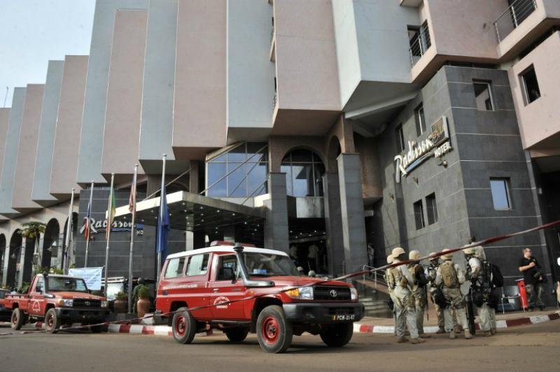Mali busca tr&ecirc;s supostos envolvidos em ataque a hotel