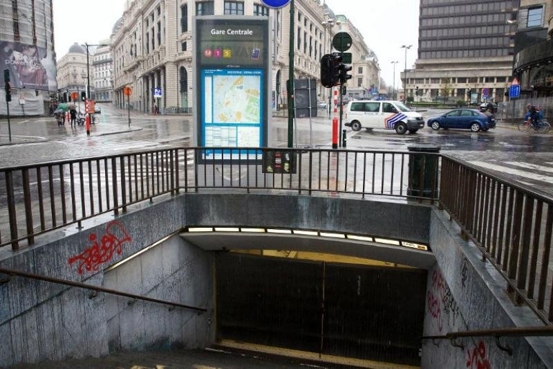 Metr&ocirc; de Bruxelas &eacute; fechado ap&oacute;s B&eacute;lgica elevar alerta para terrorismo 