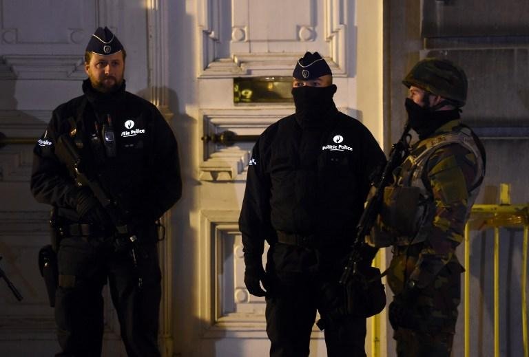 Bruxelas mant&eacute;m n&iacute;vel de alerta m&aacute;ximo contra atentados na segunda