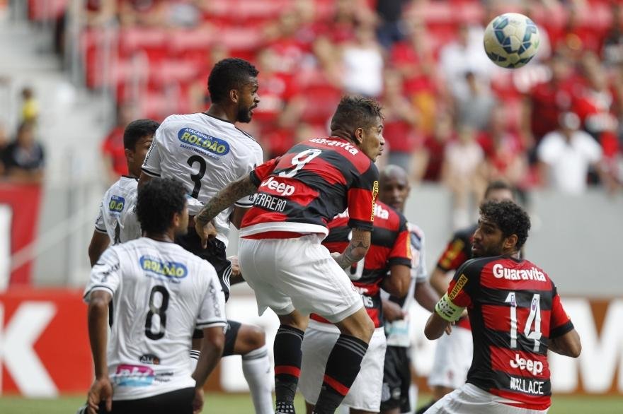 Goleiro se lesionou e jogador da linha improvisado salvou time de Campinas com defesa no fim da partida