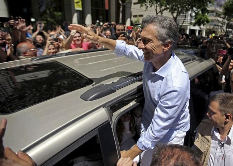 Simpatizantes de Mauricio Macri j&aacute; come&ccedil;aram a comemorar vit&oacute;ria 