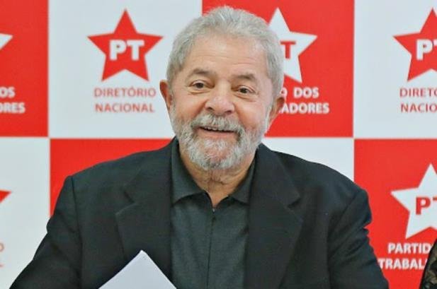 Bia acredita que av&ocirc; est&aacute; acostumado a &acute;&acute;levar porrada``