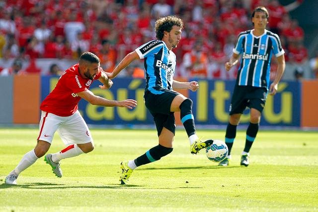 Vice-presidente do Gr&ecirc;mio reconhece que jogador poder&aacute; ser oferecido na troca, mas n&atilde;o dos titulares
