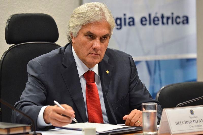 Senador Delc&iacute;dio do Amaral &eacute; preso pela PF para n&atilde;o atrapalhar investiga&ccedil;&otilde;es