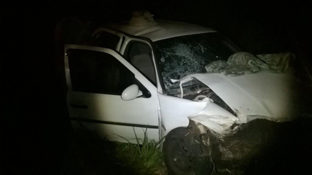 Condutor do ve&iacute;culo perdeu o controle do carro e capotou 