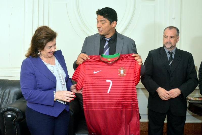 Leil&atilde;o de camiseta de Cristiano Ronaldo ir&aacute; ajudar atingidos pela enchente no RS 
