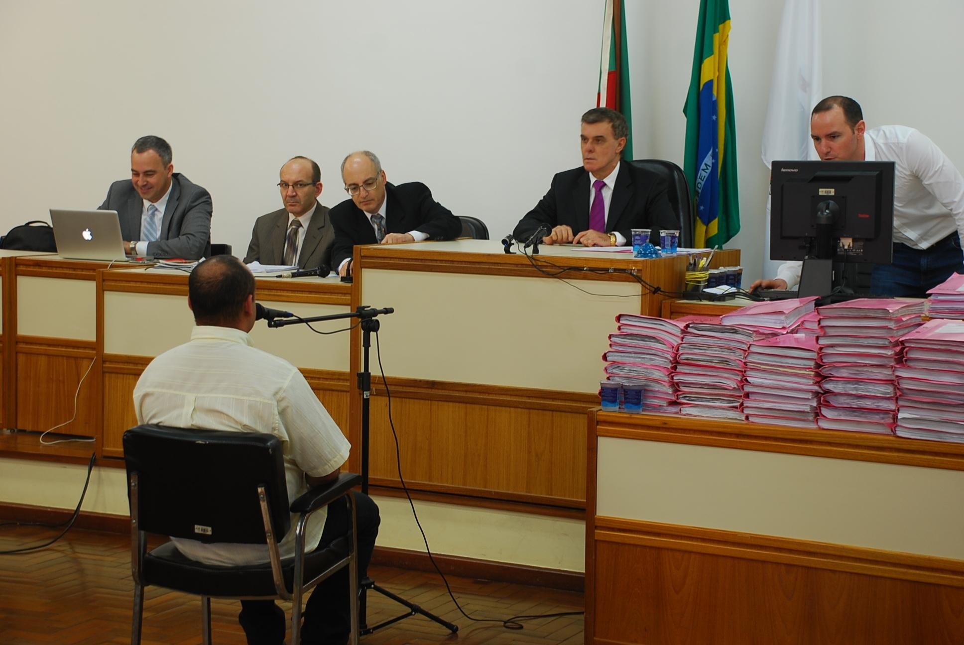 Luciano Bonilha Le&atilde;o, r&eacute;u no caso Kiss, prestou depoimento nesta quarta