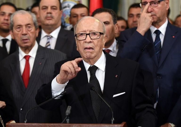 Essebsi anunciou o restabelecimento do estado de emerg&ecirc;ncia, decretado pela &uacute;ltima vez h&aacute; menos de dois meses