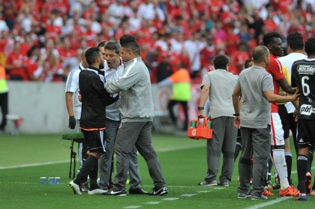 Biro Biro e Argel discutiram ap&oacute;s jogadores reclamarem de falta de Fair Play por parte do Inter
