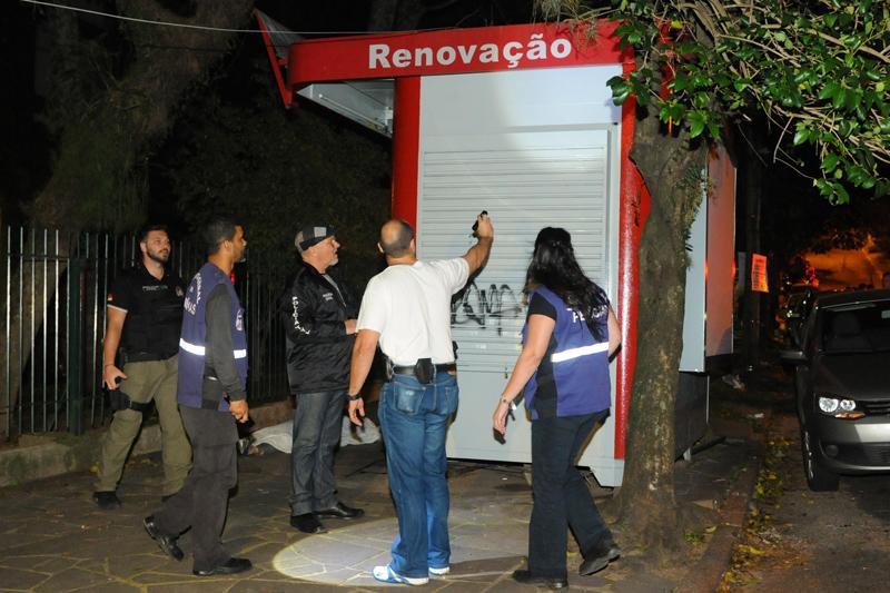 V&iacute;tima levou tiro na cabe&ccedil;a numa &aacute;rea movimentada em frente a banca de revista