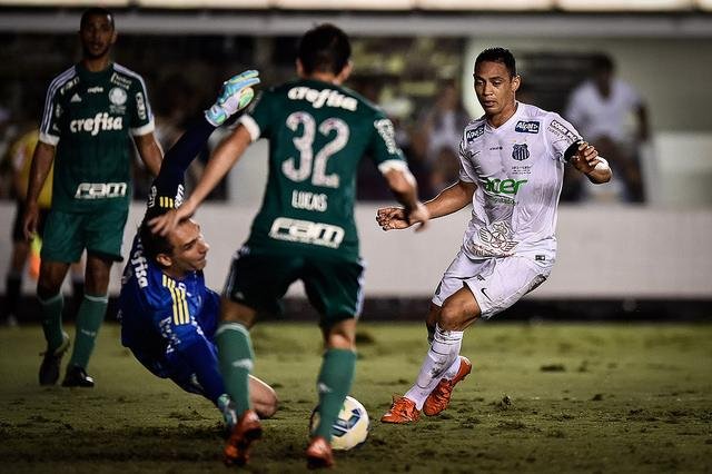 P&ecirc;nalti e gol desperdi&ccedil;ado no fim mantiveram placar em 1 a 0 na Vila Belmiro