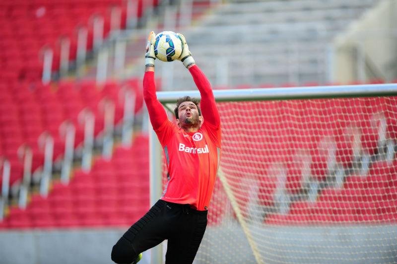 Alisson n&atilde;o queria dar brecha, diz Muriel sobre titularidade no Inter  