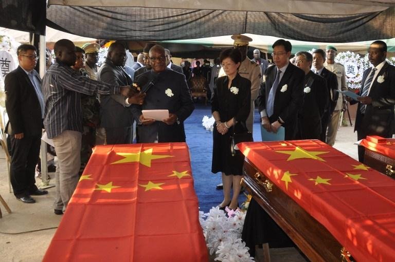 Presidente do Mali, Ibrahim Boubacar Keita, no funeral de tr&ecirc;s chineses que morreram no atentado 