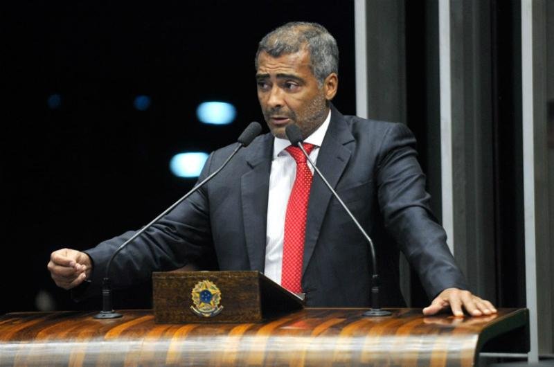Rom&aacute;rio pede investiga&ccedil;&atilde;o sobre conta atribu&iacute;da a ele na Su&iacute;&ccedil;a