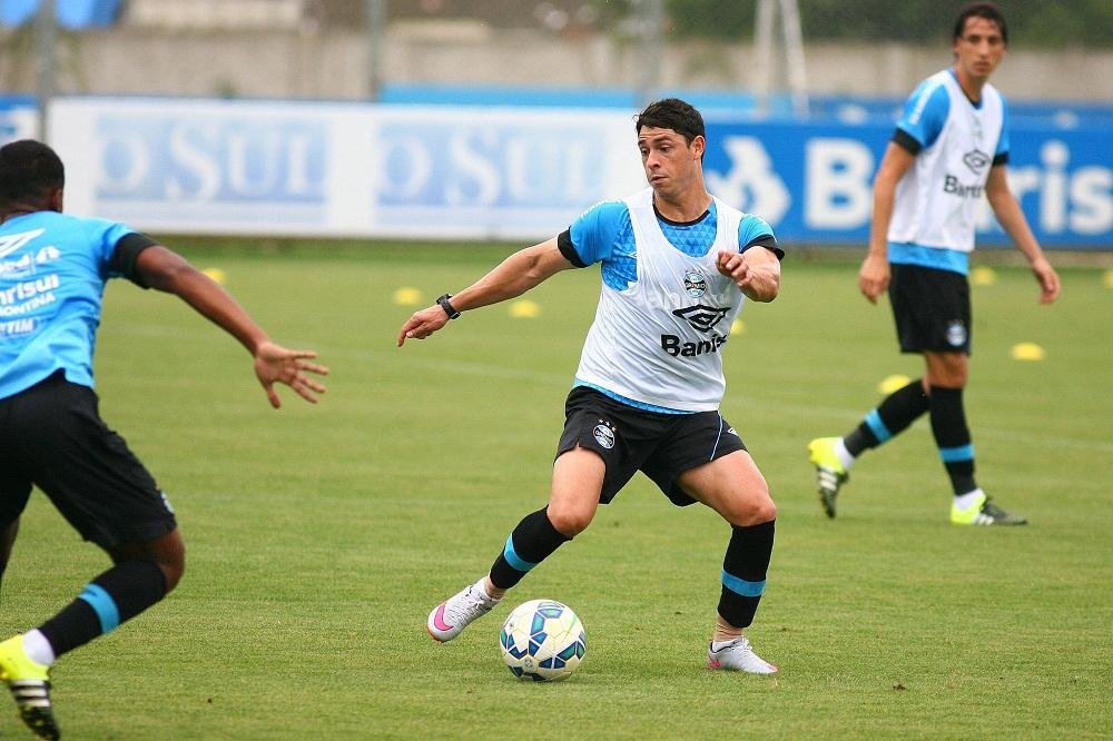 Giuliano sente desconforto na coxa direita