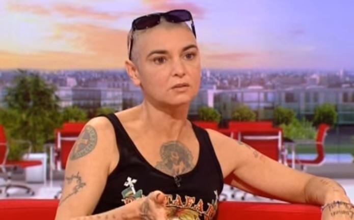 Cantora amea&ccedil;a cometer suic&iacute;dio em mensagem no Facebook