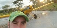 Avião cai em fazenda e piloto morre no interior do RS