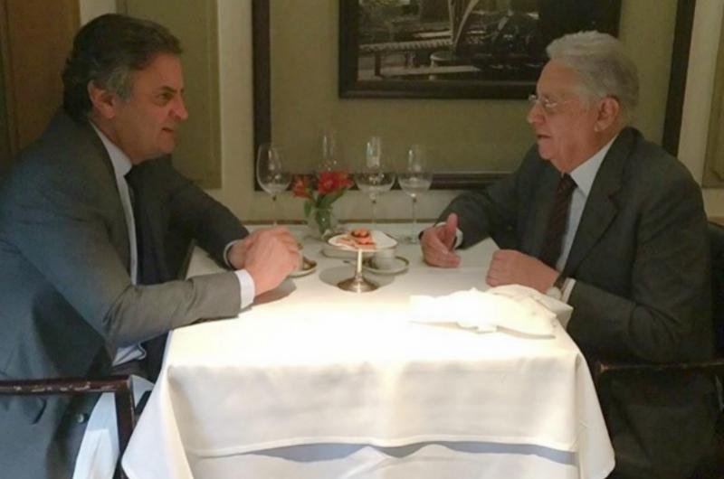 A&eacute;cio Neves jantou com o ex-presidente Fernando Henrique Cardoso nesse domingo