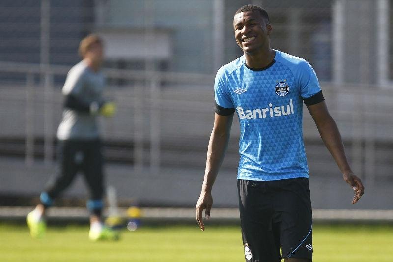 Gr&ecirc;mio estuda alternativa para ficar com Erazo em 2016