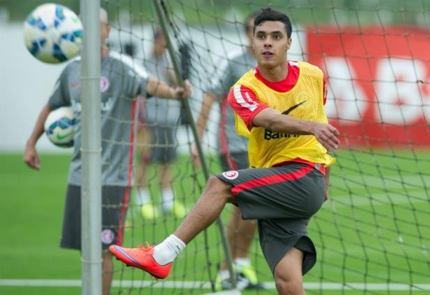 Alisson Farias passa por artroscopia e n&atilde;o enfrenta o Cruzeiro