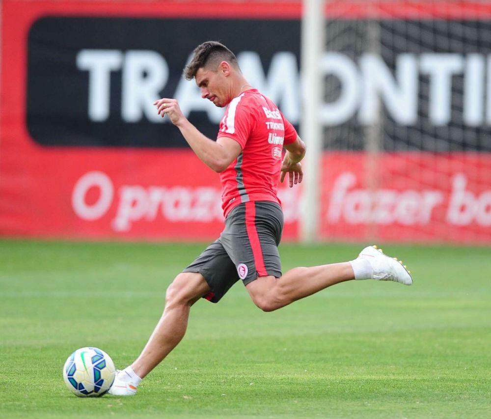 Alex entrou na fase de retreinamento sob a orienta&ccedil;&atilde;o do coordenador da prepara&ccedil;&atilde;o f&iacute;sica &Eacute;lio Carravetta