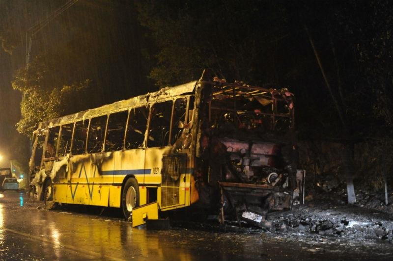 &Ocirc;nibus voltam a circular na zona Sul de Porto Alegre ap&oacute;s inc&ecirc;ndios