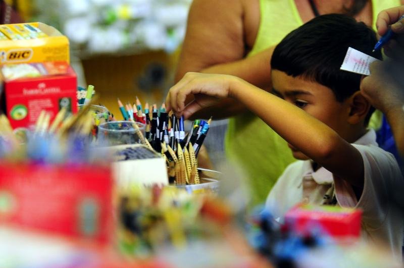 Material escolar deve ficar em m&eacute;dia 10% mais caro