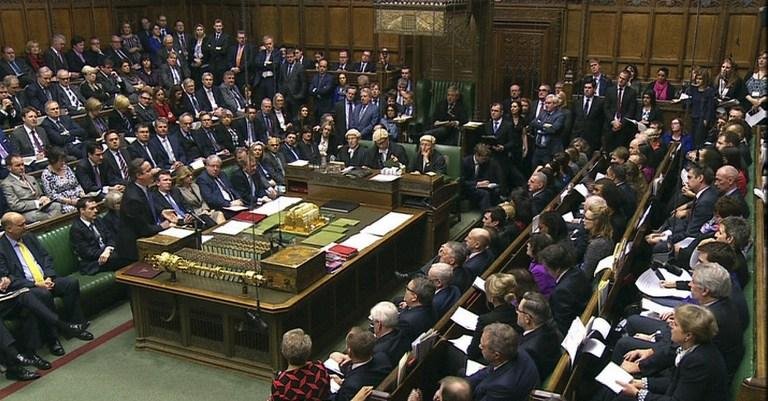 Os deputados se pronunciaram a favor da proposta do governo por 397 votos contra 223