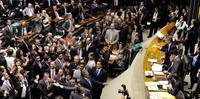 Deputados e senadores questionaram e legitimidade de Eduardo Cunha para comandar o processo