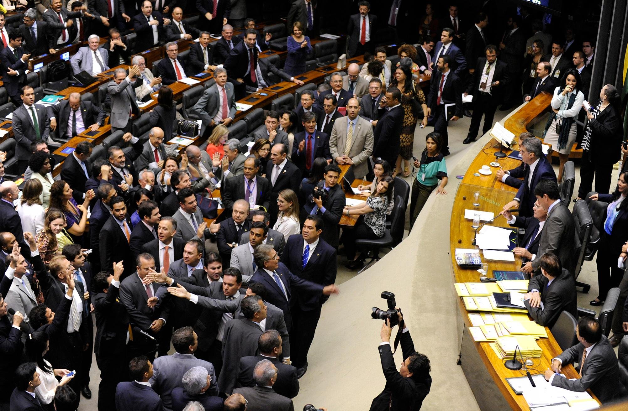 Deputados e senadores questionaram e legitimidade de Eduardo Cunha para comandar o processo