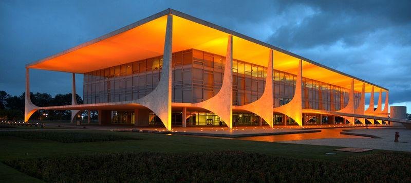 Pal&aacute;cio do Planalto come&ccedil;ou a se mobilizar logo cedo para reagir 
