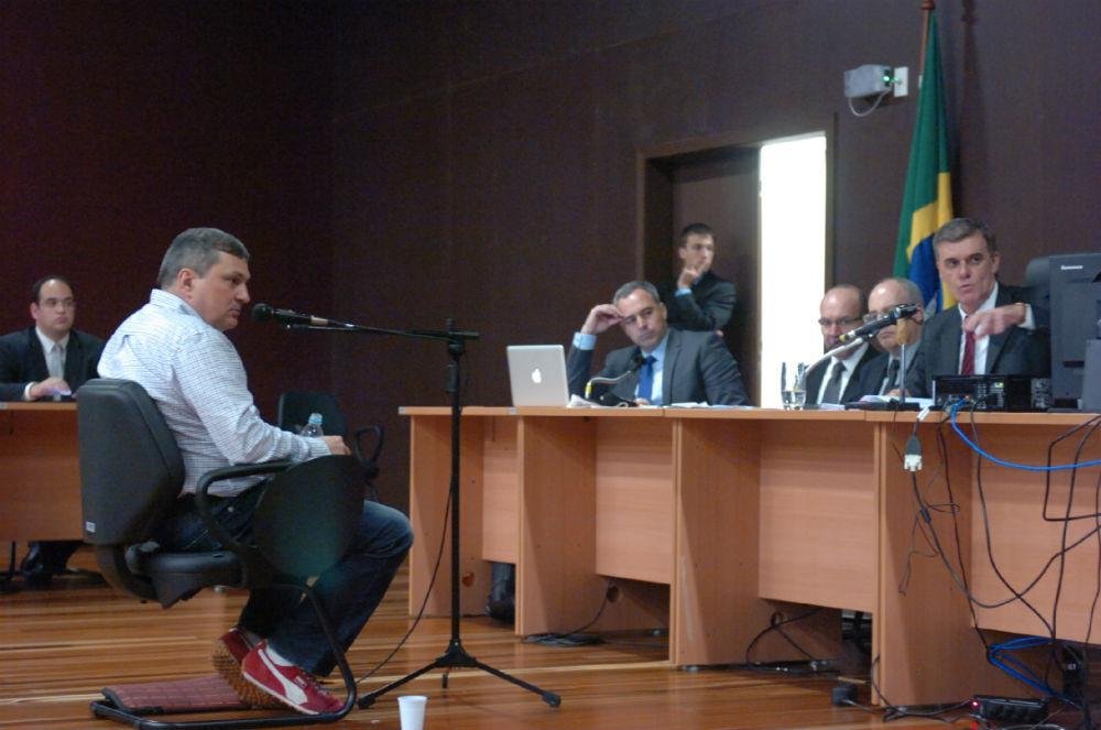 R&eacute;u no processo da trag&eacute;dia da boate, empres&aacute;rio presta depoimento em Porto Alegre