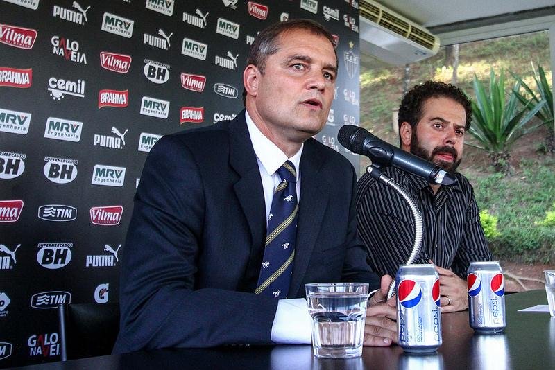 T&eacute;cnico Diego Aguirre assinou contrato por dois anos com o Atl&eacute;tico-MG