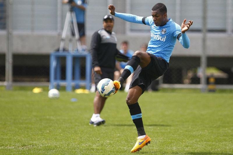 Apesar de despedida, Erazo pode permanecer no Gr&ecirc;mio 