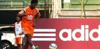 Ronaldinho abrirá escola de futebol em Cingapura
