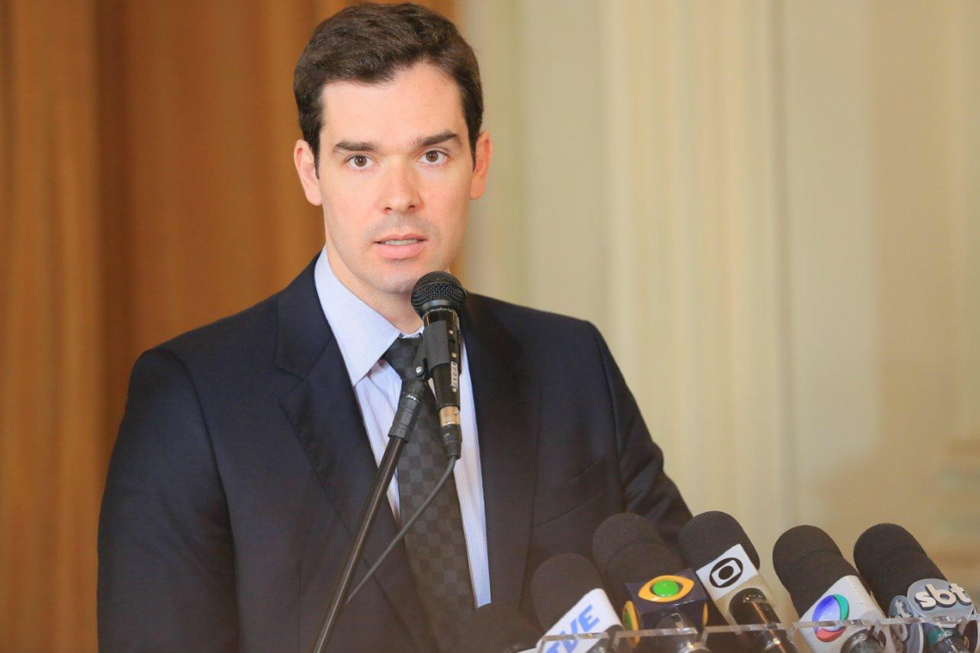 Servidor que esperar 13&ordm; at&eacute; junho far&aacute; investimento, diz Biolchi