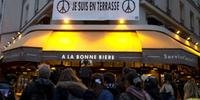 Bar que foi alvo dos ataques em Paris reabre as portas