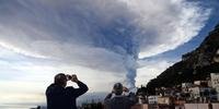 Pessoas registraram o momento da erupção na Sicília