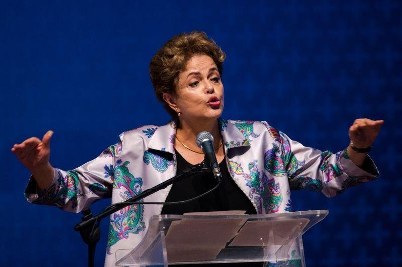 Dilma diz que far&aacute; tudo para defender o seu mandato