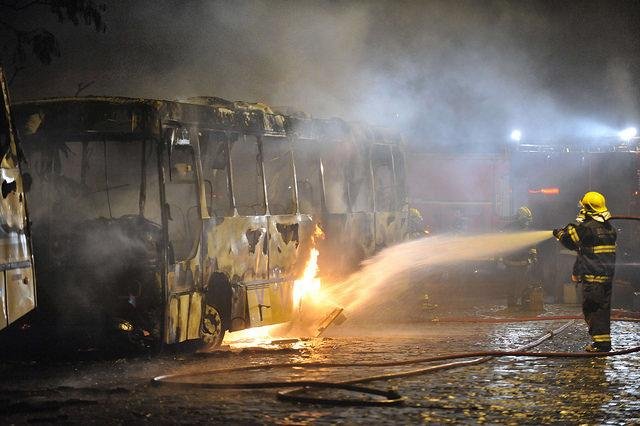 Denarc encontra v&iacute;deo com inc&ecirc;ndios de &ocirc;nibus em dep&oacute;sito de drogas