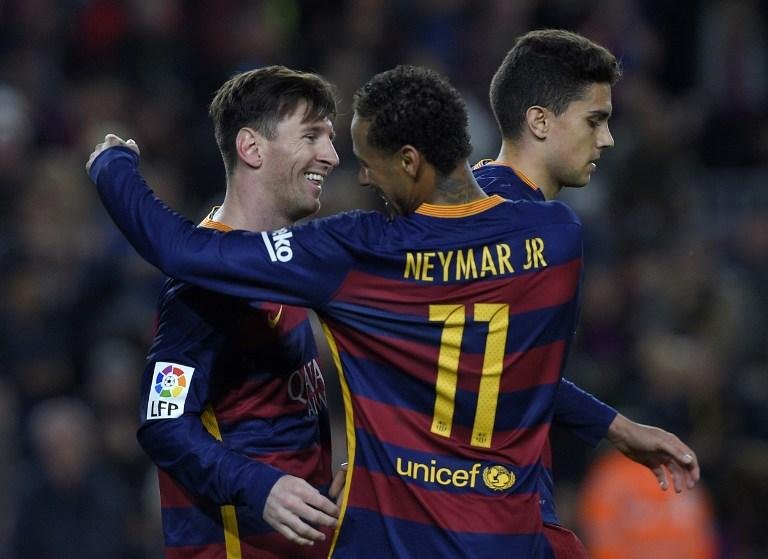Futebol ingl&ecirc;s prepara proposta bilion&aacute;ria por Messi e Neymar, diz jornal