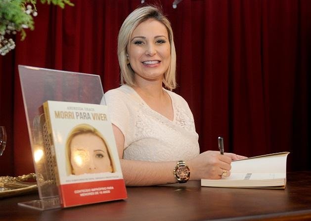 Livro traz revela&ccedil;&otilde;es da vida de Andressa Urach